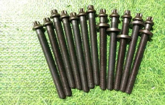 BMW M5 Cylinder head bolts 7583116 7550856 11127583116
