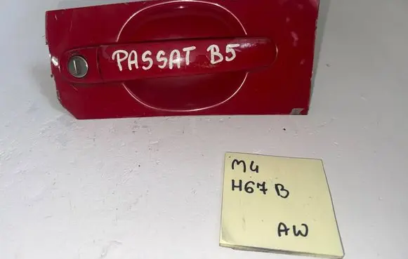 Volkswagen PASSAT B5 Front door exterior handle 