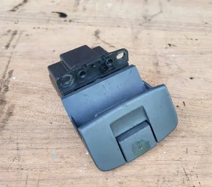 Renault Espace - Grand espace IV Hand parking brake switch 8200048590