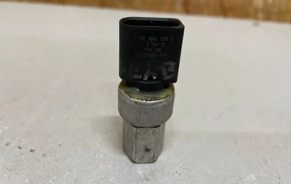 Volkswagen Golf VI Air conditioning (A/C) pressure sensor 1K0959126F