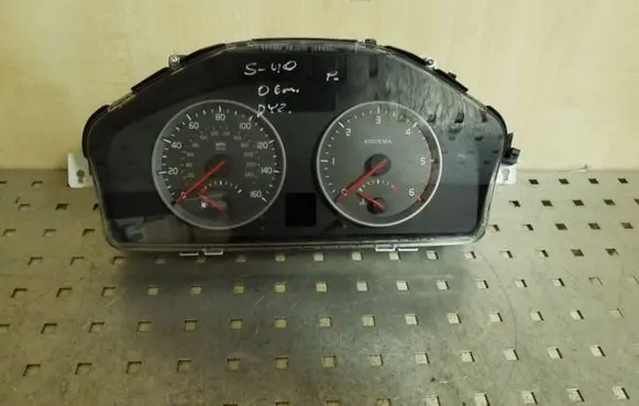 Volvo S40 Speedometer (instrument cluster) 30728644 30710071