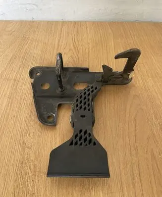 Audi A4 S4 B7 8E 8H Engine bonnet/hood lock/latch loop/hook 8E0823480E