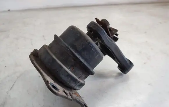 Skoda Fabia Mk1 (6Y) Engine mount bracket