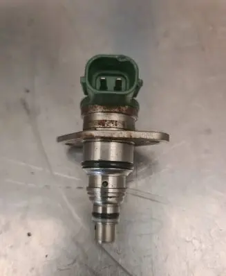 Nissan X-Trail T30 Fuel pressure regulator 