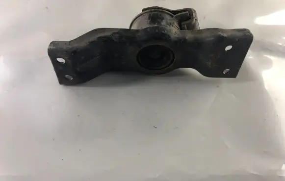 Gearbox mounting bracket