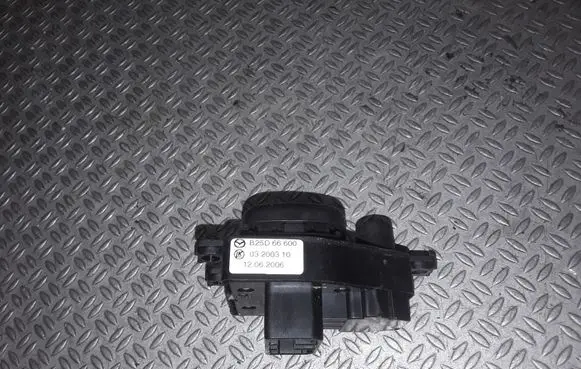 Mazda 2 Wing mirror switch B25D66600 03200310