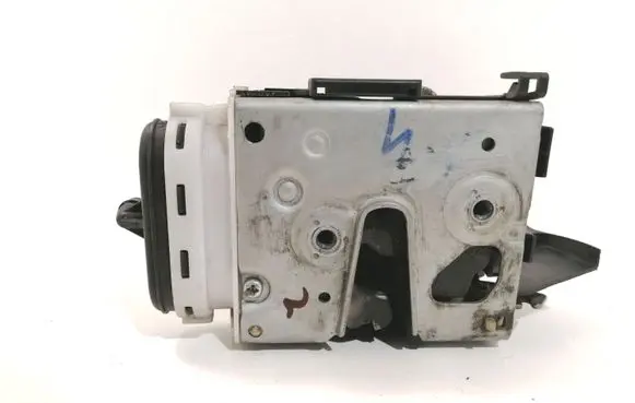 Audi A4 S4 B5 8D Rear door lock 8D0839016A
