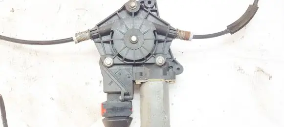 Peugeot 406 Front door window regulator motor 0130821675