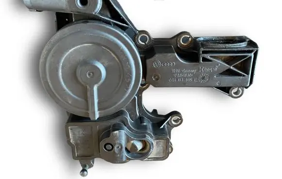 Volkswagen Golf VI Other engine bay part 06H103495E