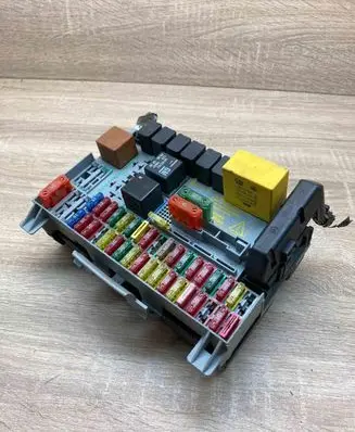 Opel Vectra B Fuse box set 09152787 USED