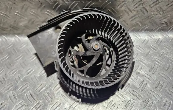 Peugeot 106 Heater fan/blower 8290528