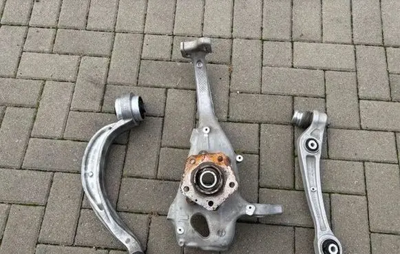 Rear wheel hub