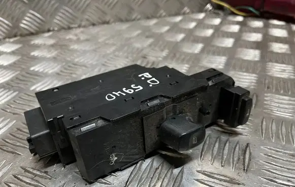 Volvo V70 Electric window control switch 30658147
