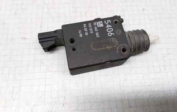 Opel Astra G Central locking motor 90460062