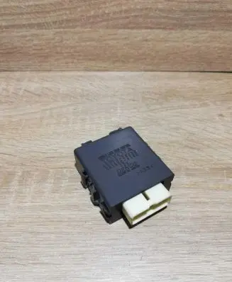 Toyota Avensis T270 Door control unit/module 8597020020
