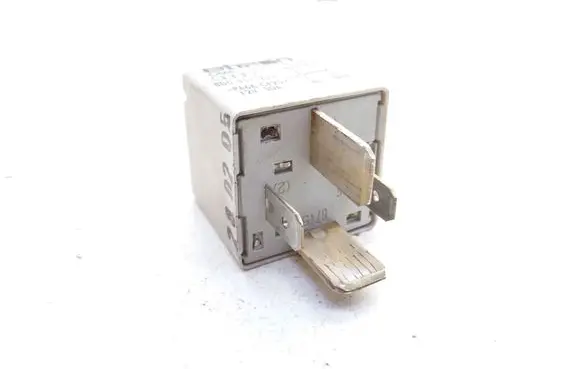Volkswagen PASSAT B5.5 Other relay 8D0951253