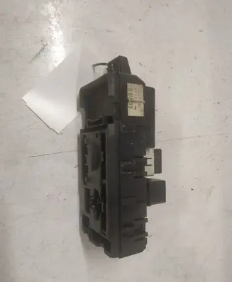 Volvo S40, V40 Relay mounting block 0B040815 30889703