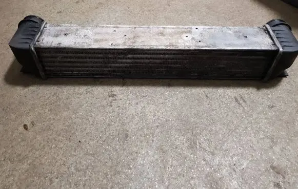 BMW 5 E39 Intercooler radiator 17512247359