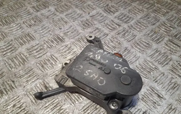 Opel Zafira B Intake manifold valve actuator/motor 55205127