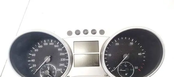 Speedometer (instrument cluster)