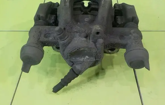 Mercedes-Benz Vito Viano W447 Front brake caliper CL21