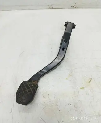 Volkswagen PASSAT B5 Brake pedal 8D1721140B