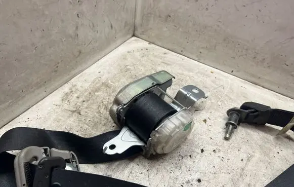 Nissan Pathfinder R51 Front seatbelt 7P2350P