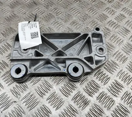 Peugeot 3008 III Engine mounting bracket 9840708580