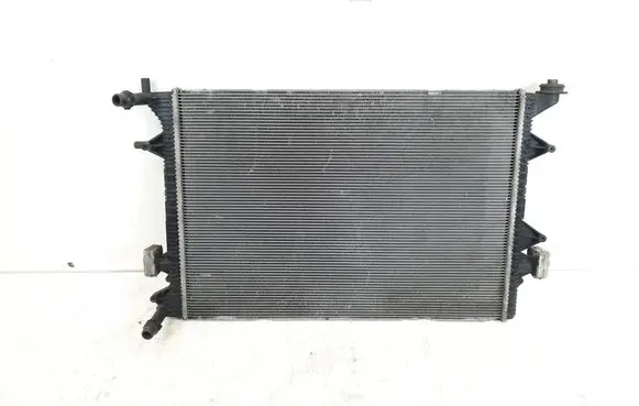 Volkswagen Touran II Coolant radiator 5K0121251S
