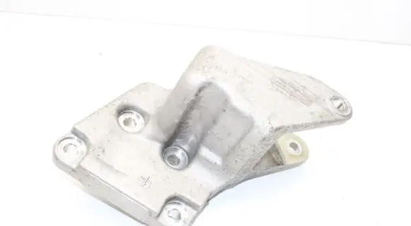 Hyundai Ioniq Engine mounting bracket