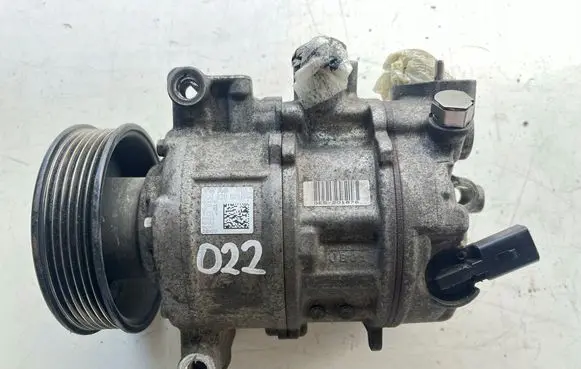 Volkswagen Golf VII Air conditioning (A/C) compressor (pump) 5Q0820803