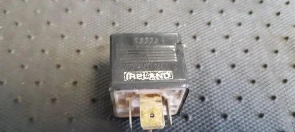 Audi A6 S6 C4 4A Other relay 443951253S 899556