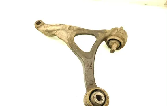Volvo XC90 Front lower control arm/wishbone 