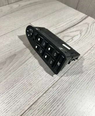 BMW 5 E39 Electric window control switch 6904306 A34468