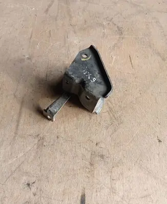 Suzuki SX4 Bracket in trunk/boot 
