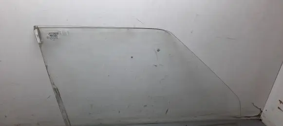 Fiat Uno Front door window glass four-door