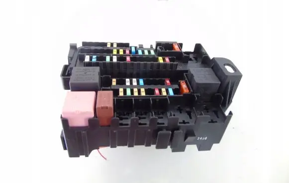 Renault Laguna III Fuse module 8200393836