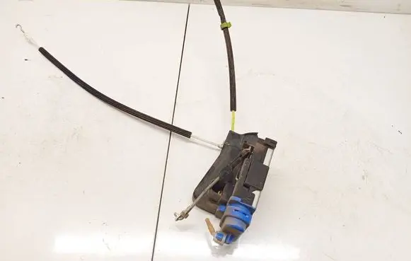 Audi A4 S4 B5 8D Rear door lock 8d0839016a