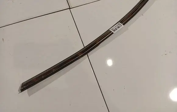 Honda CR-V Front door glass trim molding