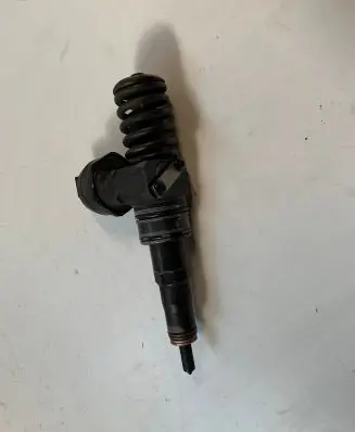 Volkswagen Golf VI Fuel injector 0414720313 038130073BN
