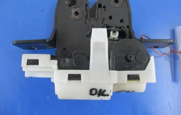 Renault Clio III Tailgate/trunk/boot lock/catch/latch