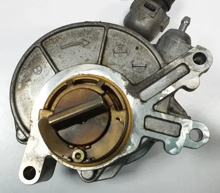 BMW 5 F10 F11 Vacuum pump 7566291