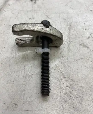Dacia Sandero Fuel Injector clamp holder
