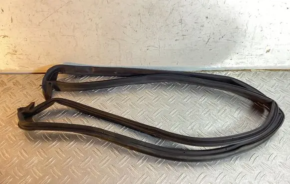Toyota Land Cruiser (J200) Seal rubber (tailgate) 2125LN05