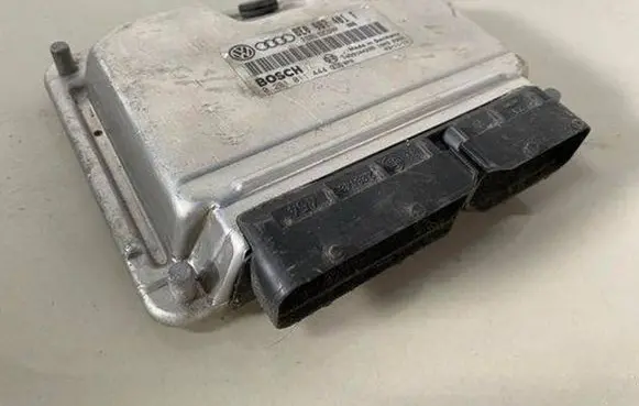 Audi A4 S4 B6 8E 8H Engine control unit/module 8E0907401T