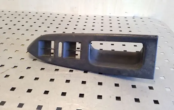 Volkswagen Touran I Front door window switch trim 1T1867371F
