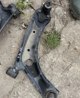 Lexus LBX Front lower control arm/wishbone CSAS