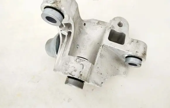 Jaguar I-Pace Engine mount bracket j9d33d102ae j9d3-3d102-ae
