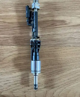 BMW 3 E90 E91 Fuel injector 7568607 13647568607 0261500063