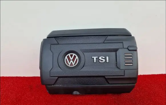 Volkswagen Golf VII Engine cover (trim) 06K103925BE